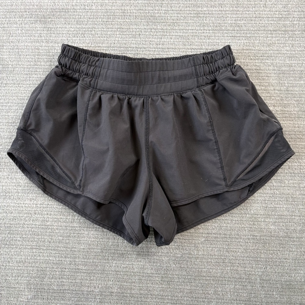 Lululemon Hotty Hot Shorts Womens 4 Black 2" Inseam Elastic Waist Liner Less